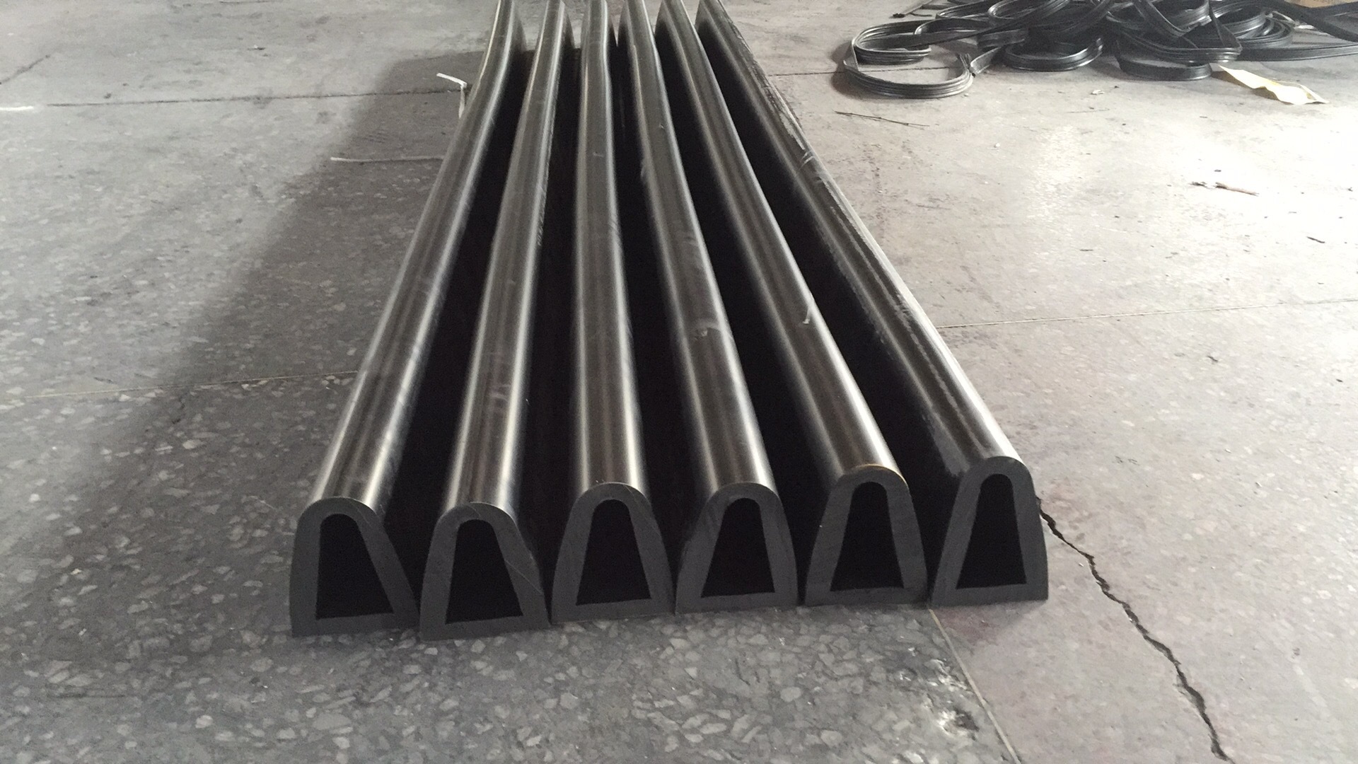 伸缩缝密封条 填缝胶条 黑色橡胶胶条 建筑缝隙密封条 伸缩密封条