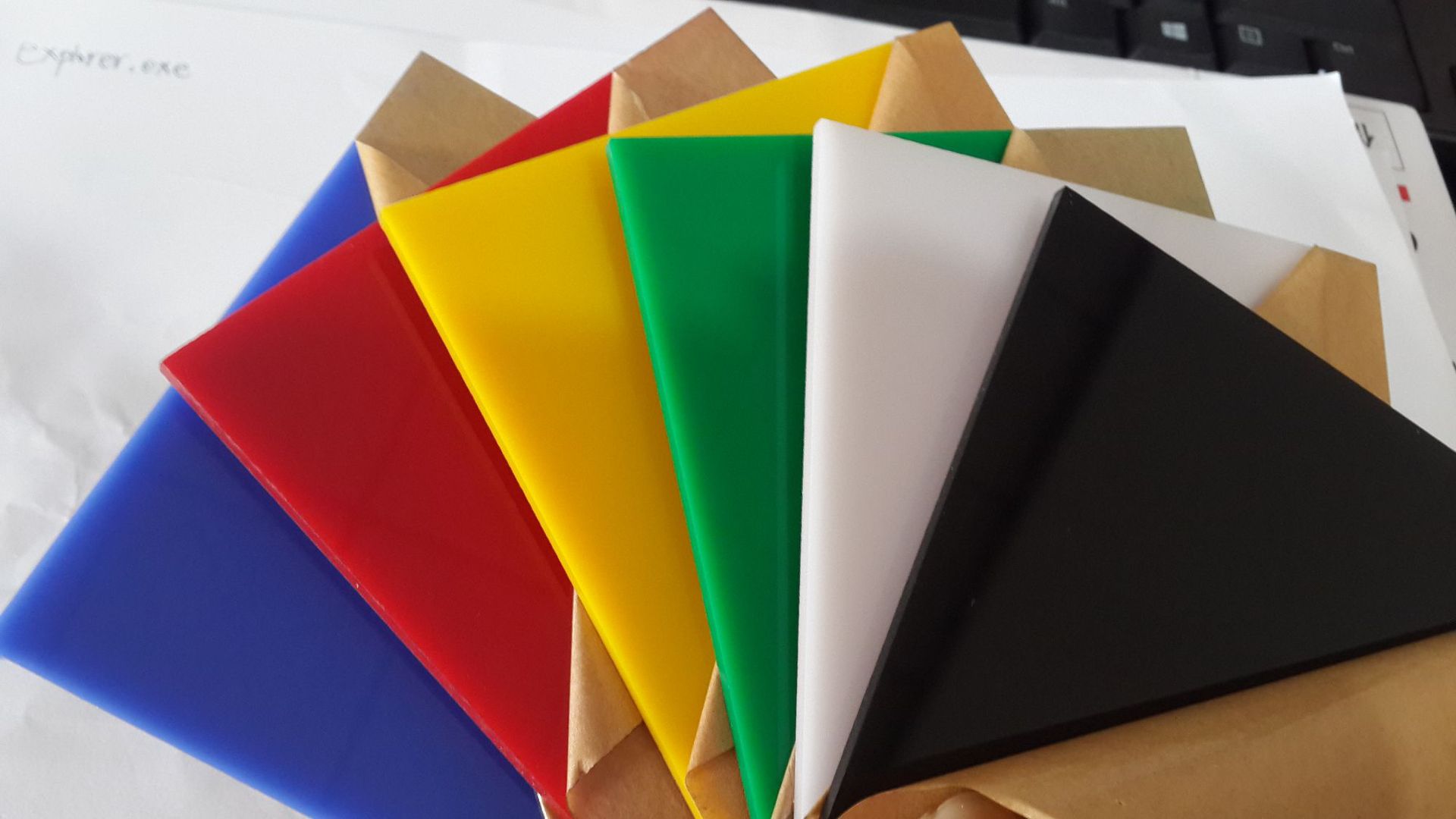 厂家定制 2mm彩色亚克力板 亚克力板材 有机玻璃板 亚力克板