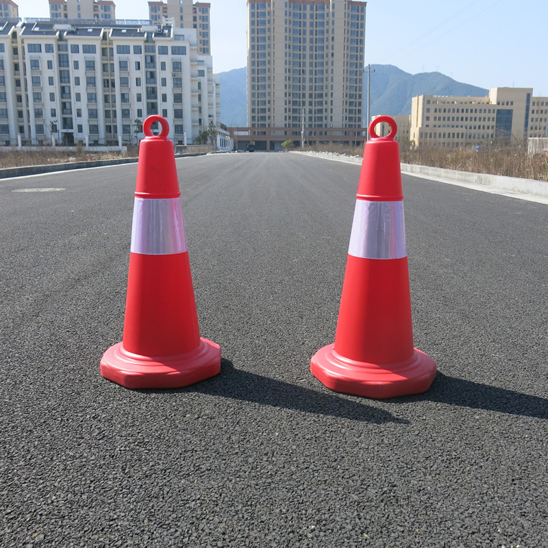 供应70公分提环红体反光膜塑料路锥雪糕桶道路施工警示安全