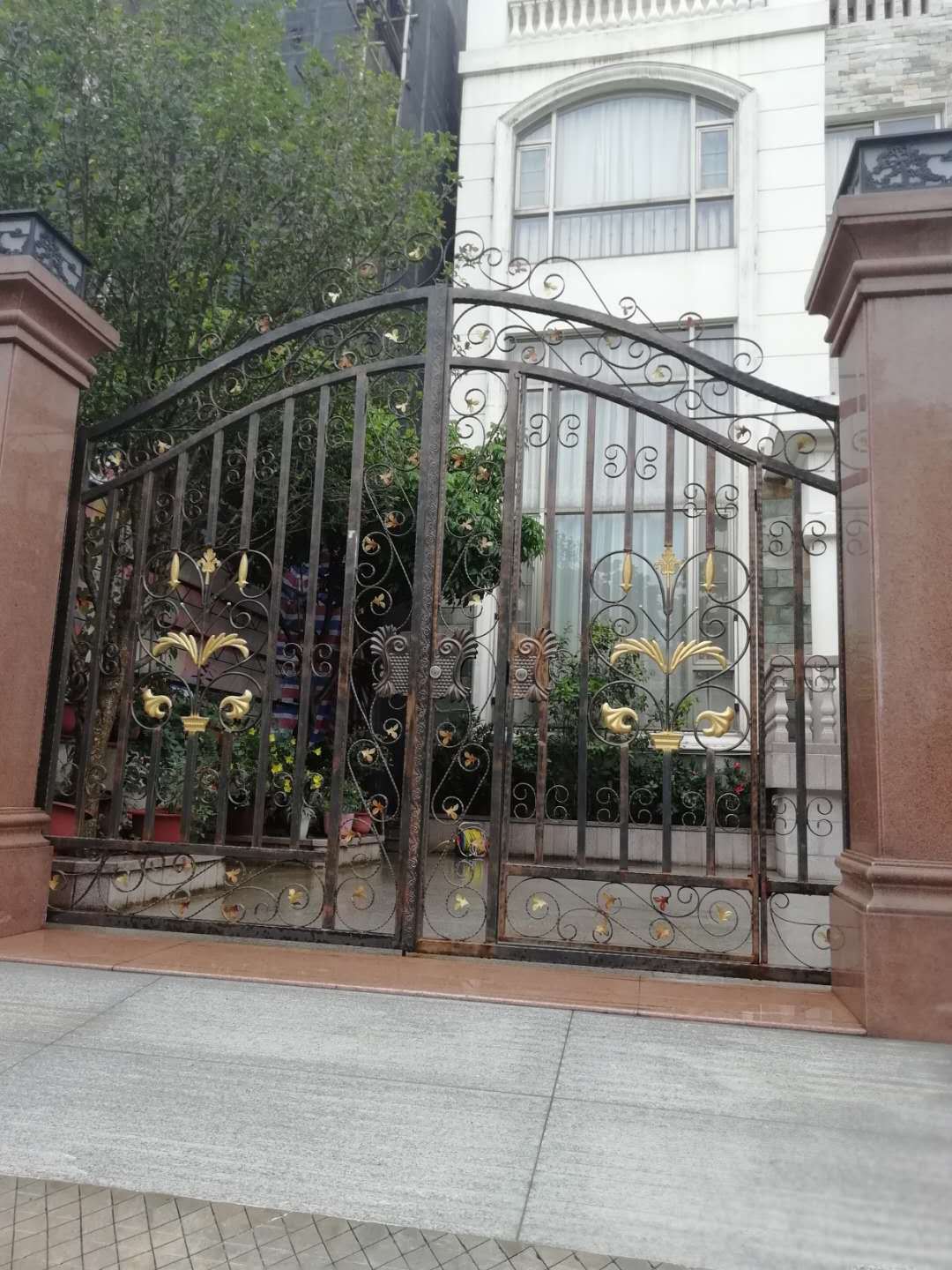 广东生产厂家定制铁艺大门庭院别墅自动欧式平开平移围墙防盗铁门