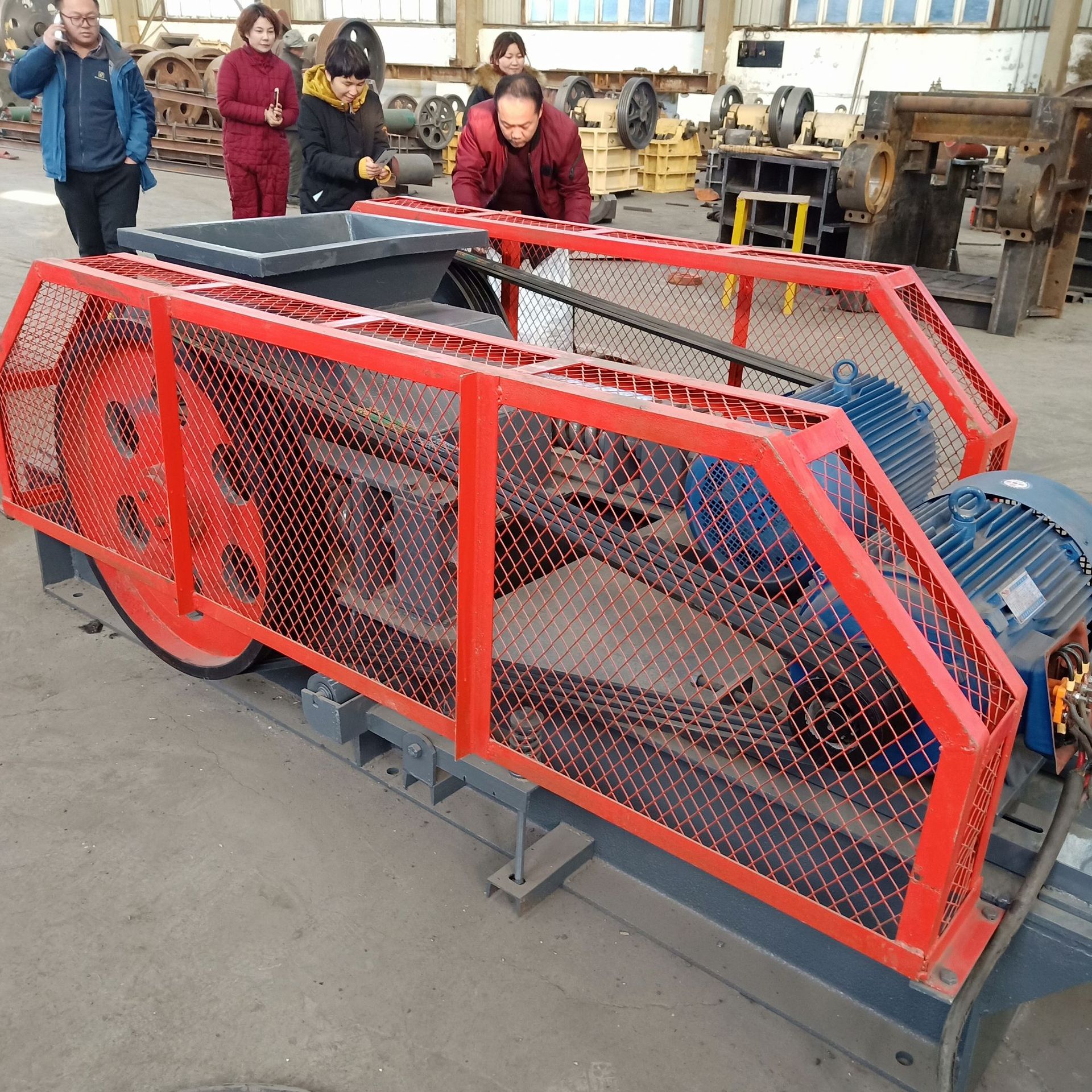 供应高锰钢砂石料对辊破碎机610400型狼牙对辊挤压式细碎机