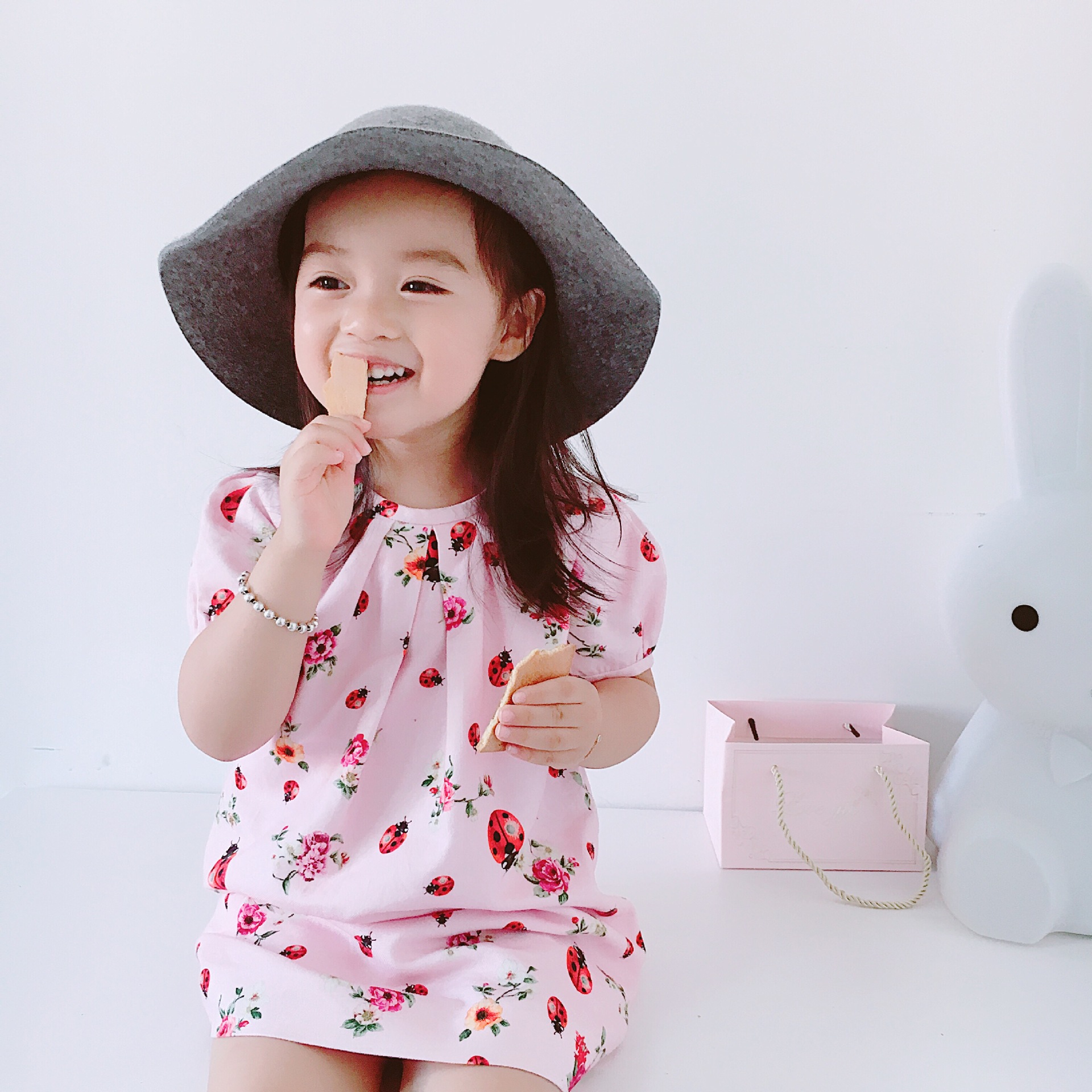 预售2018春夏新款粉色甲壳虫女童连衣裙女宝纯棉半袖连衣裙儿童童