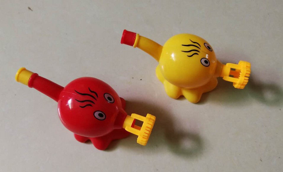 新款八爪鱼泡泡枪 带摇铃,带口哨 库存清仓儿童玩具批发