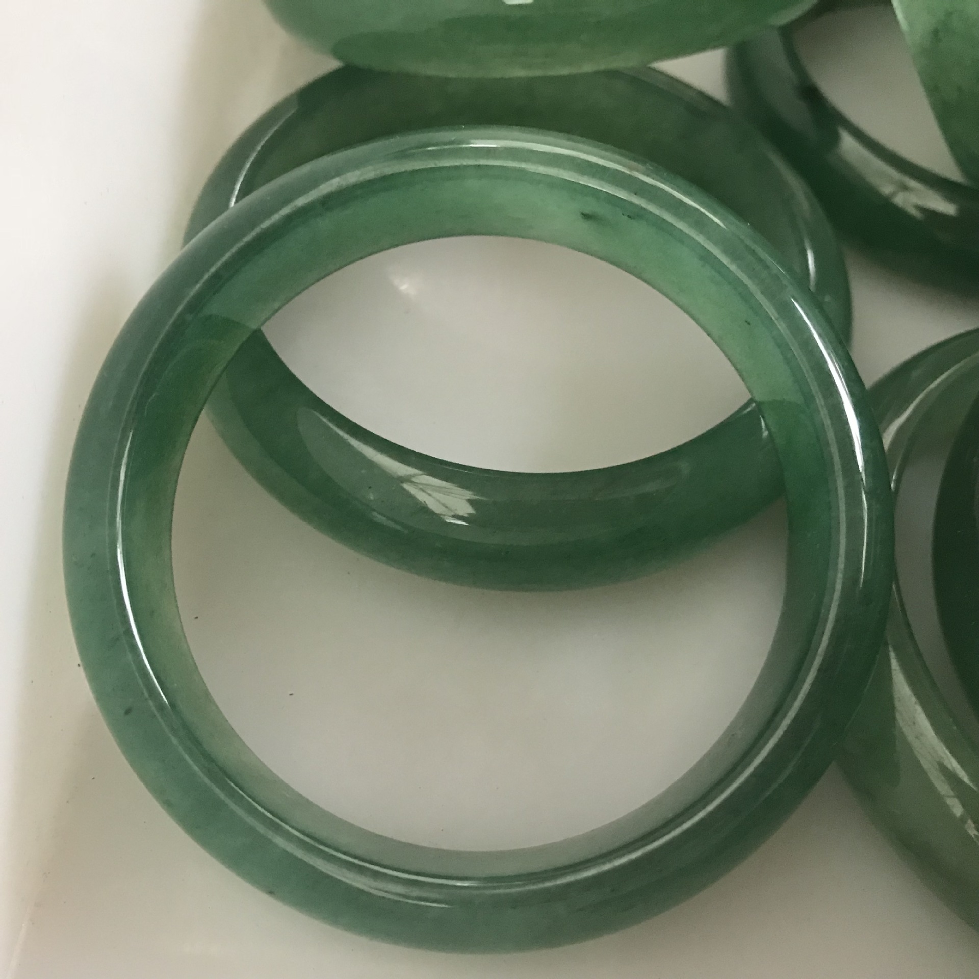 东陵玉绿镯子翡翠色手镯手工雕刻地摊货源冰种玉石厂家直销带证书