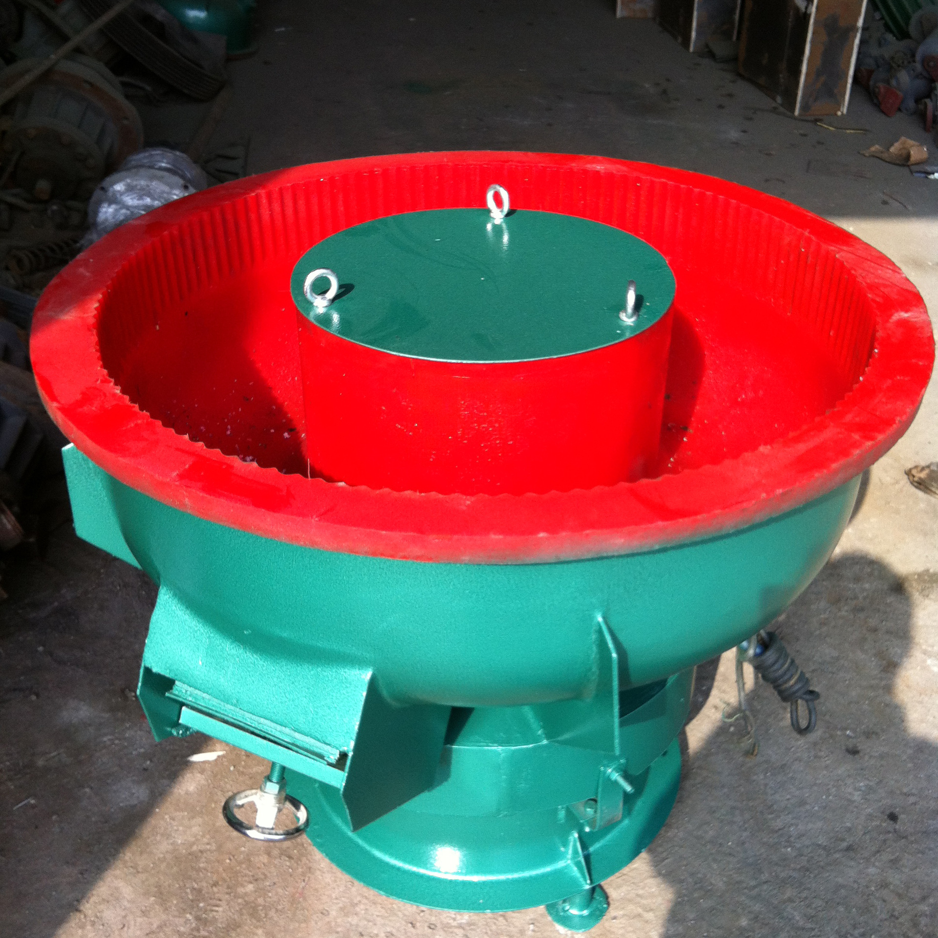 震动研磨机去毛刺倒角振动抛光机螺旋震动除锈光饰机振光机水抛光