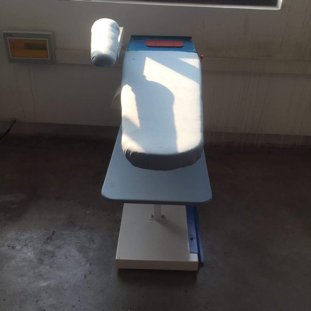 电加热点动烫台桥式 琴式烫台 熨烫衣服吸风烫台 飞机烫台