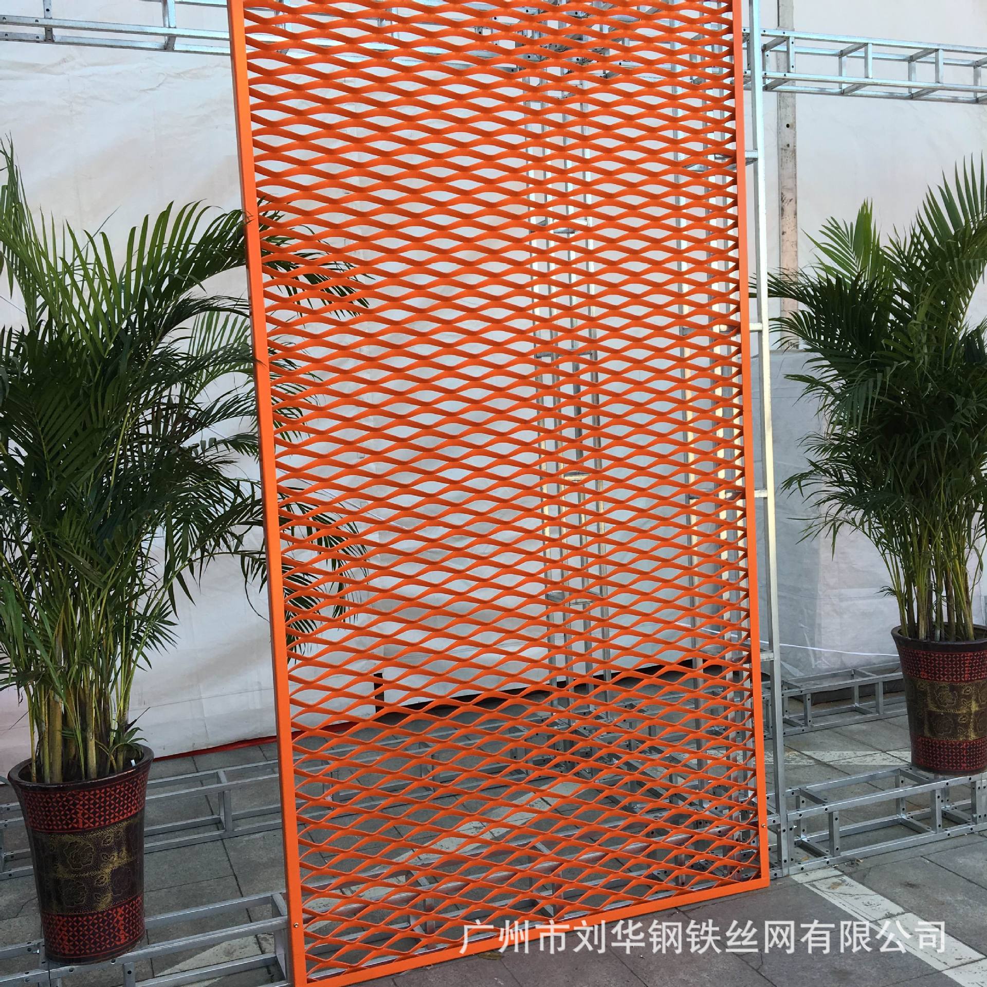 异型钢板网 重型钢板网 圆形钢板网片 框架铁板网 菱形孔脚踏网