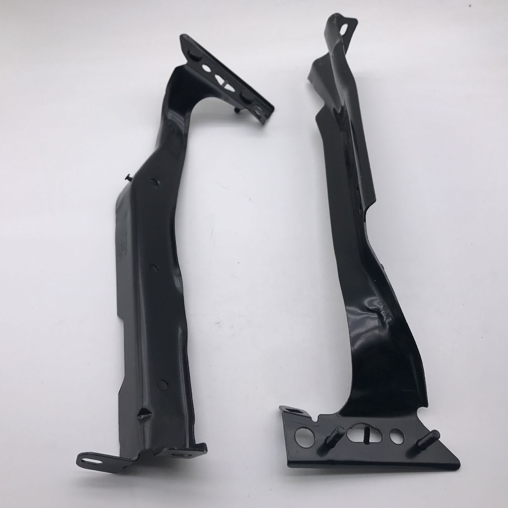 适用奥迪a4lb8pa叶子板支架叶子板固定支架8k0821135h136h