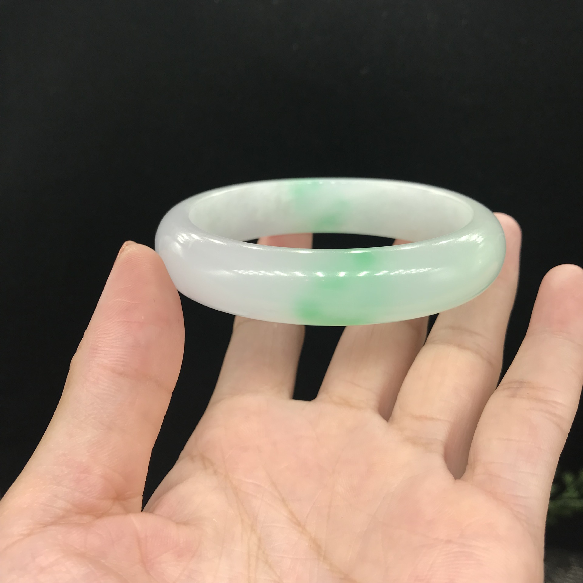 天然缅甸玉石翡翠玉石原色手镯带阳绿手镯精美女款手环