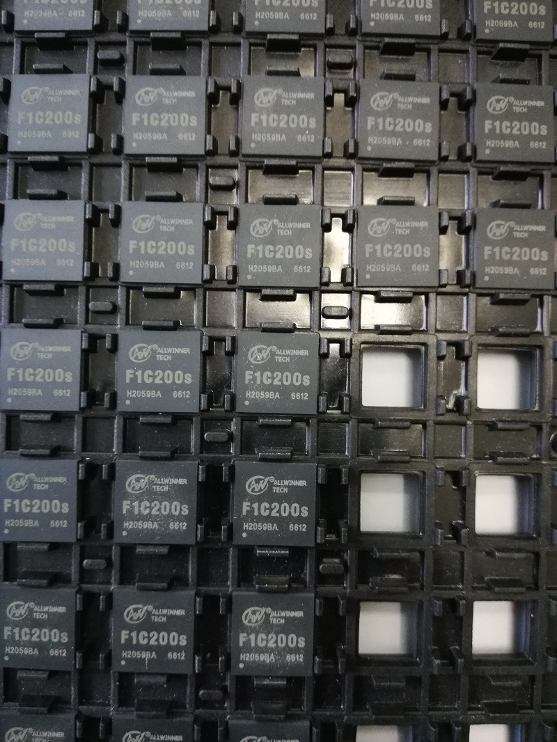 0成交4颗全志f1c100s芯片代理定制方案软硬件开发点2.4寸,3.5寸,3.