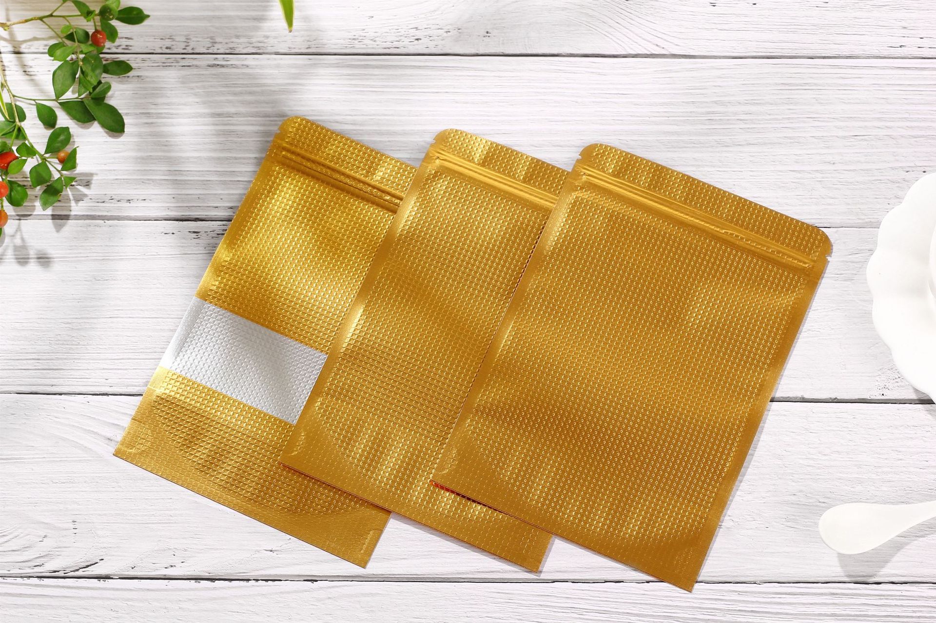 现货金色压纹铝箔袋开窗自立自封袋镀铝拉骨袋零食干果食品包装袋