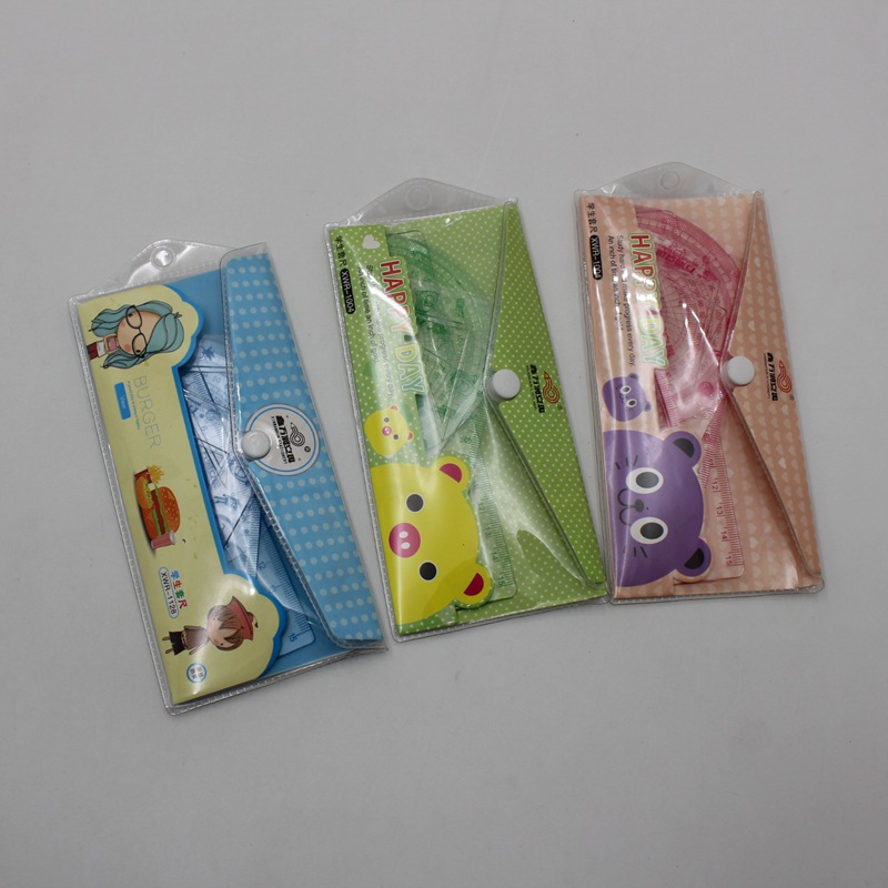商品材质:环保塑料 商品组成:直尺1把,三角板2个,量角仪1个 商品包装