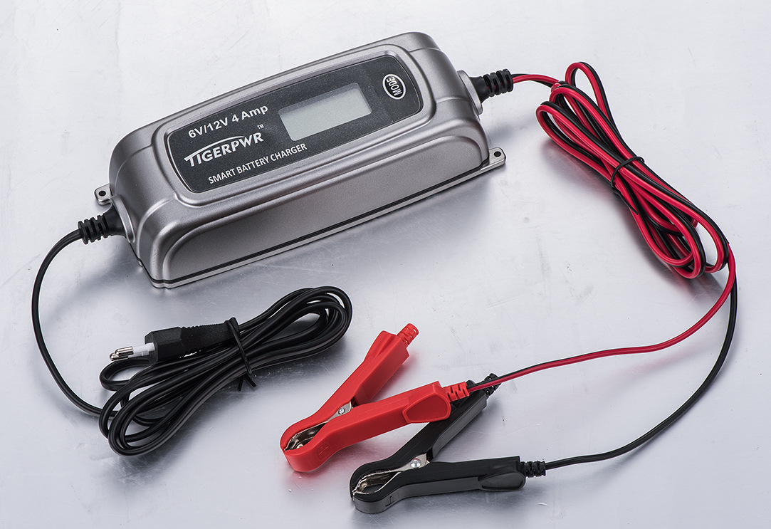 厂家直销 12v/4a多功能便携式汽车电池充电器 lcd显示屏