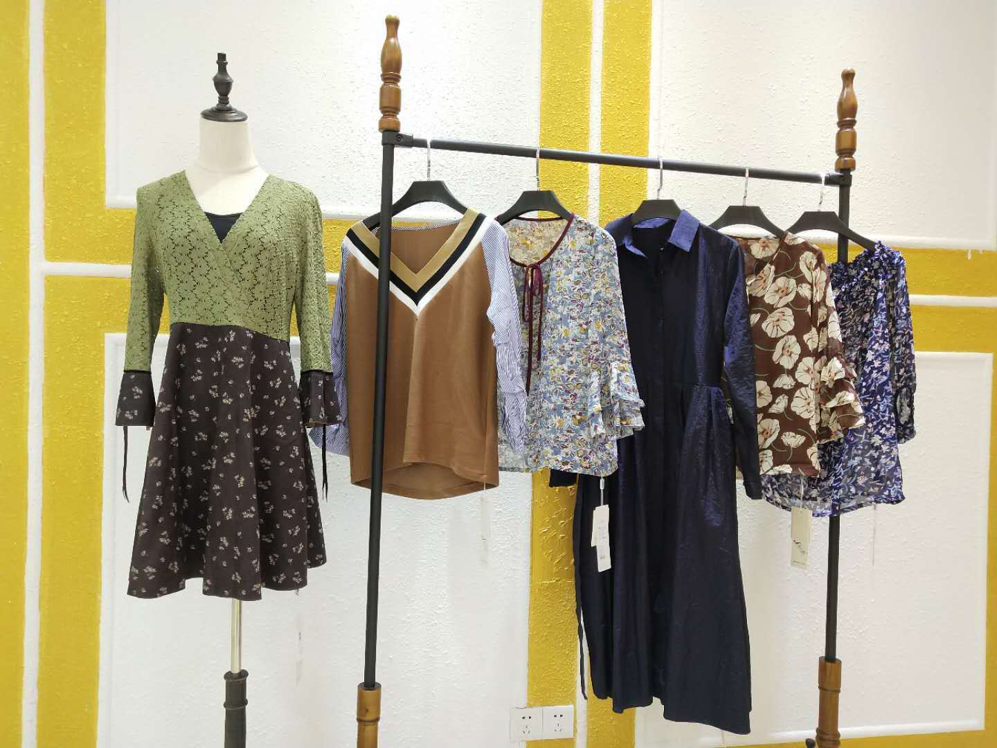 一手货源品牌女装折扣批发杭州一线品牌水之恋秋装专柜高端货源