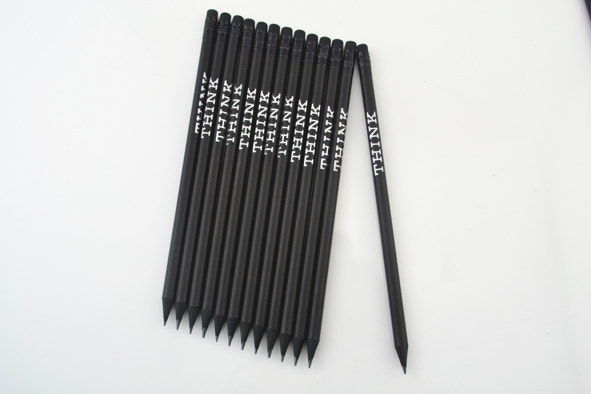 现货特价批发黒木铅笔定制hb书写笔印字带橡皮黑芯铅笔印字母笔