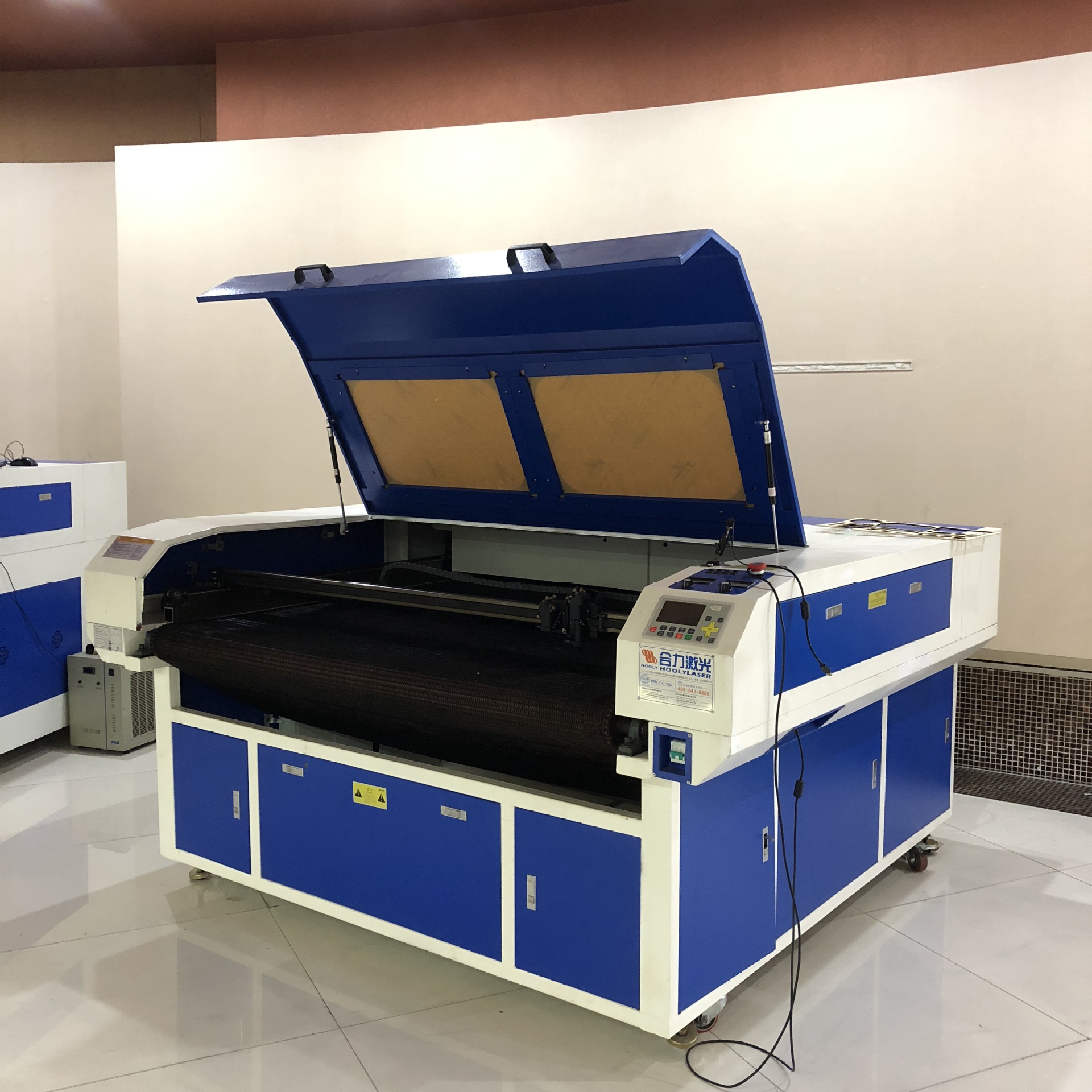 自动激光切布机 小型1610自动送料激光切割机 布料皮革激光下料机