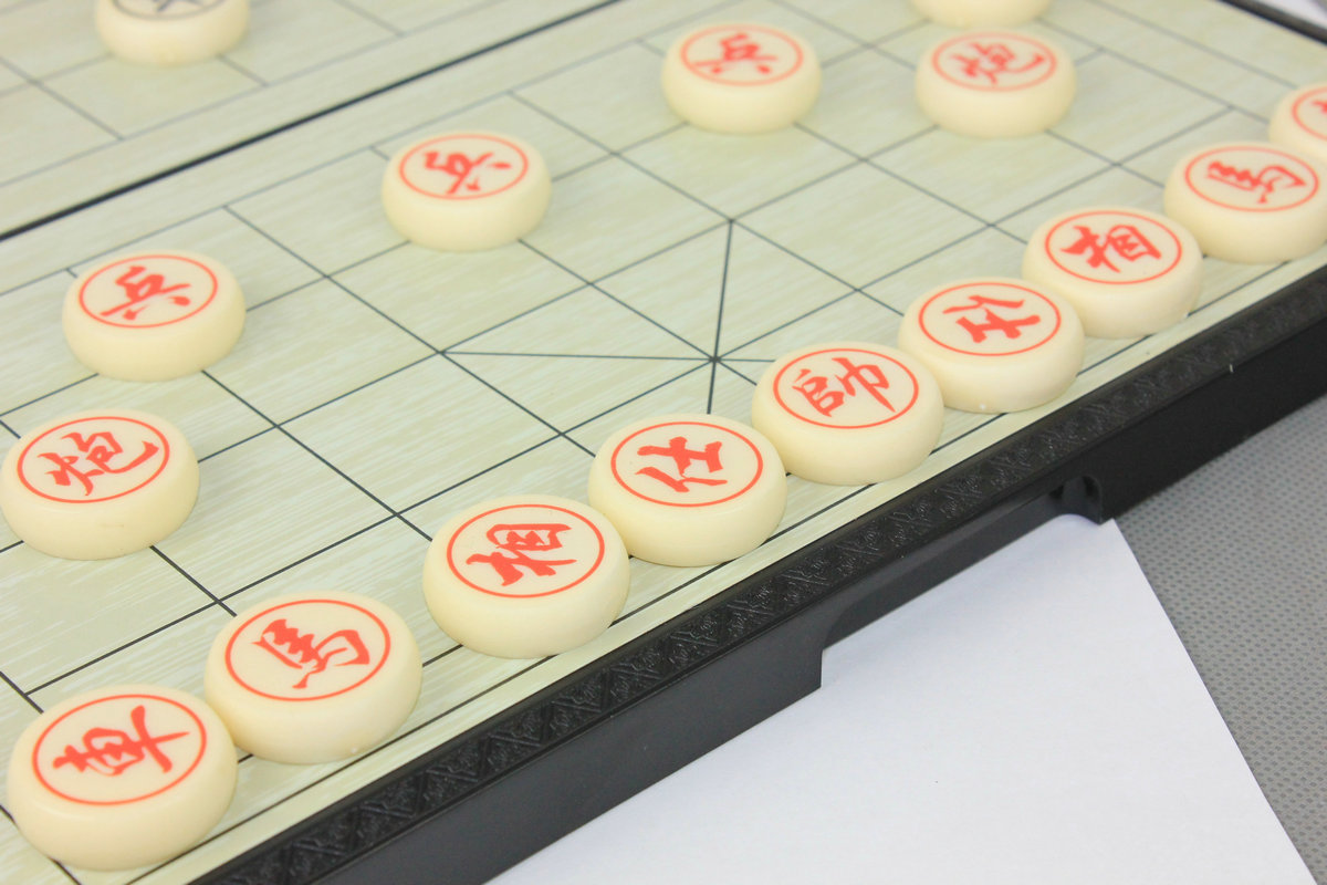 便携式学生培训中号折叠盘磁性中国象棋桌面益智游戏