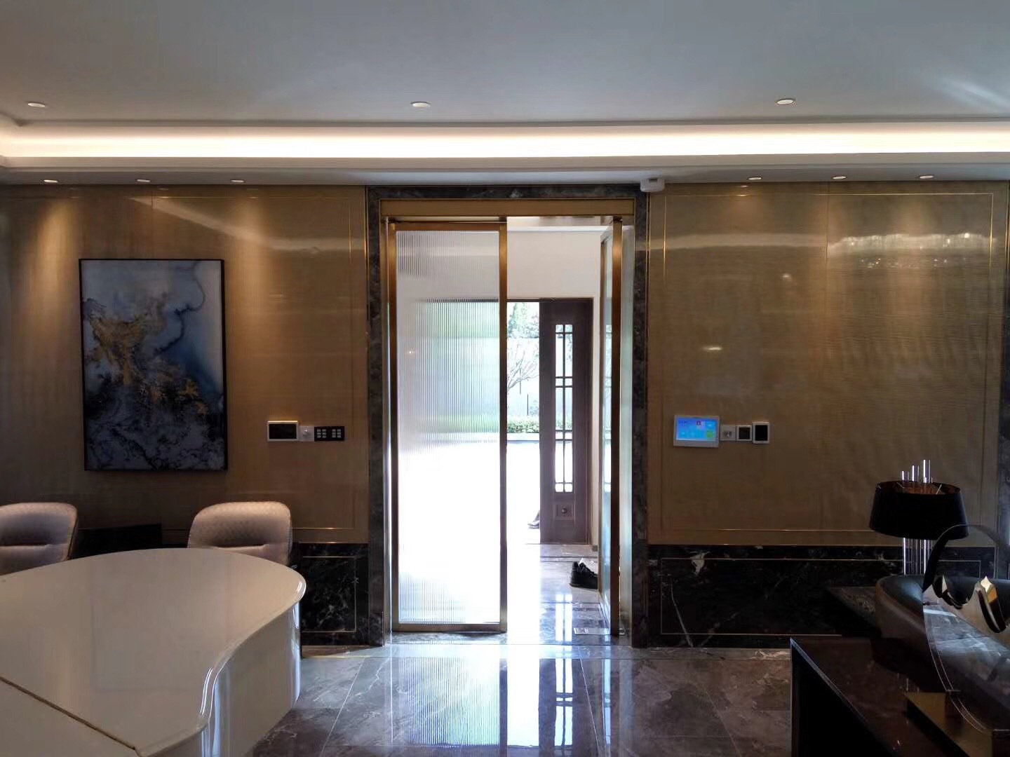 全屋定制木饰面影木亮光高光油漆护墙板装饰板背景墙轻奢风