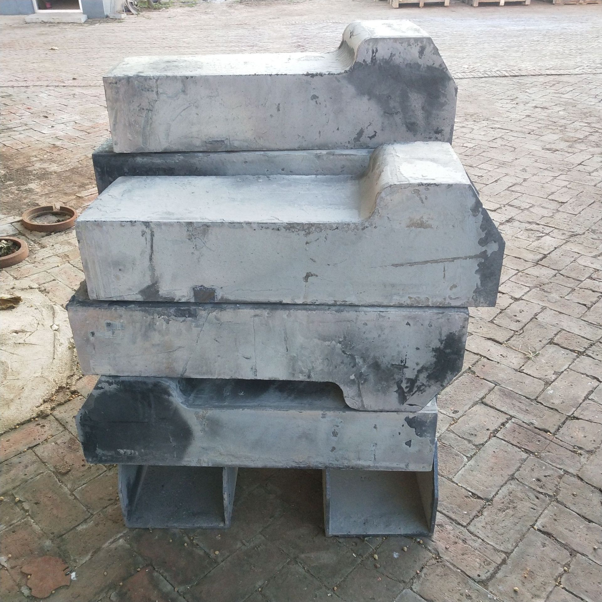 厂家生产 桥梁铸铁泄水管 矩形泄水管 铸铁雨水斗 铸铁篦子底座