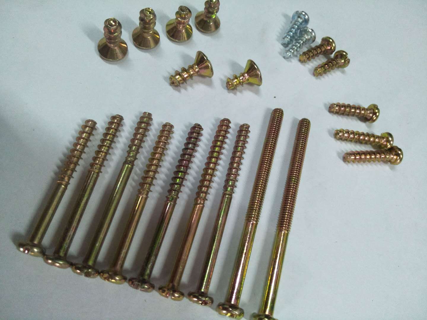 工业插头座螺丝