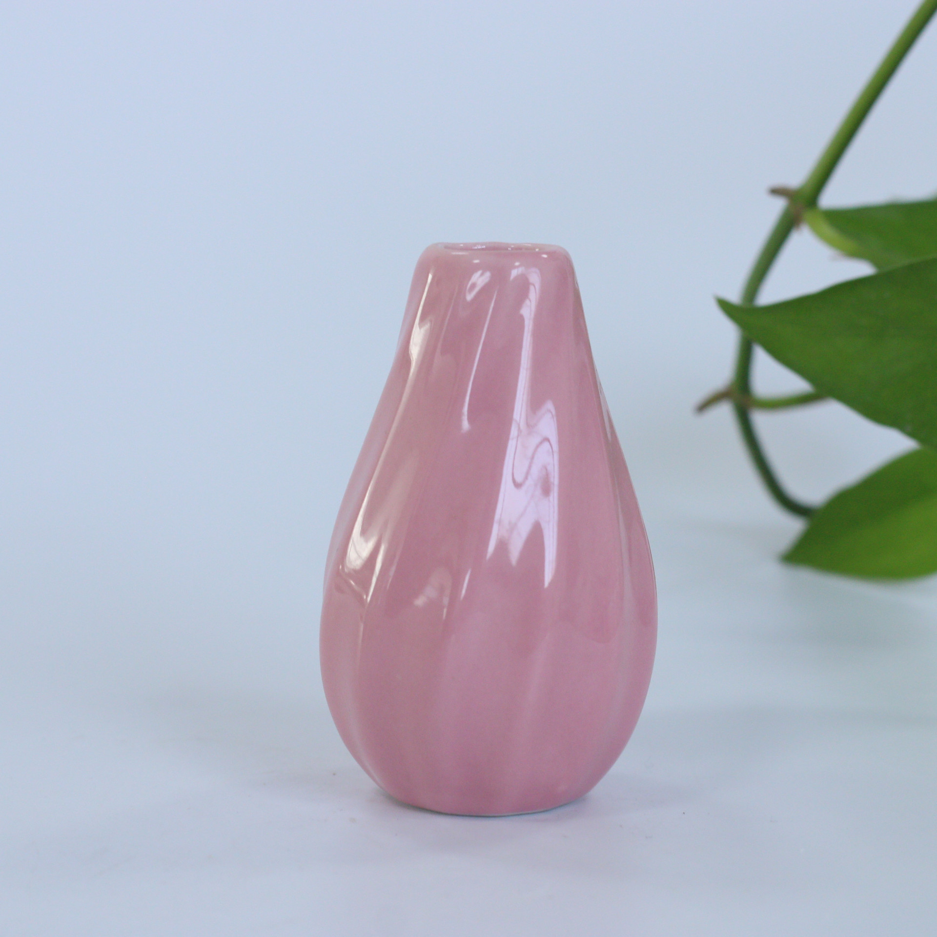 100m曲线波纹陶瓷香薰瓶精美柱状香精瓶香水挥发瓶家居摆放