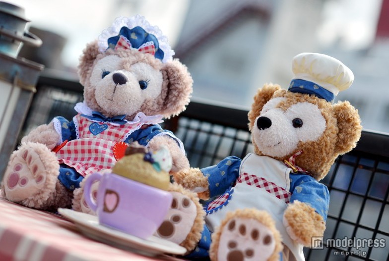 爆款销售达菲熊公仔娃娃可爱卡通可定制不同设计专业毛绒玩具工厂