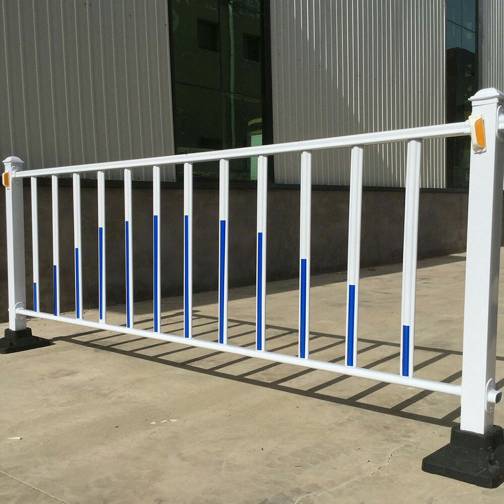 河南洛阳锌钢道路护栏 城市交通护栏 停车场护栏 现货