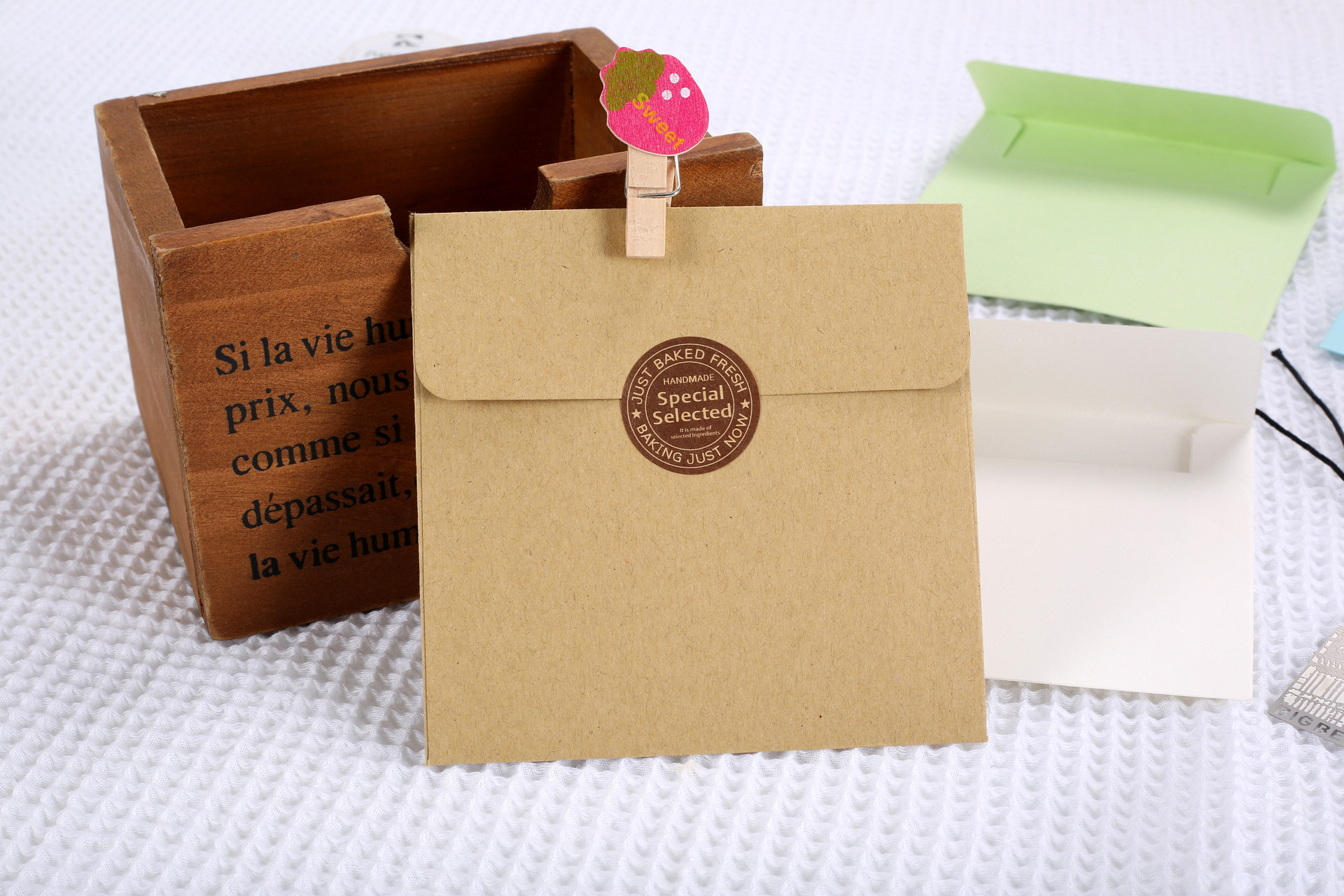 牛皮纸信封_创意牛皮纸空白现货批发小卡片包装复古信封彩色信封定制