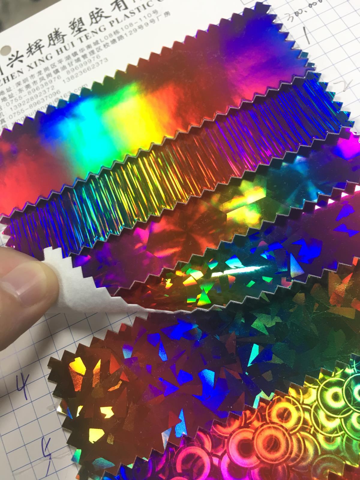 厂家直销彩虹镭射pu革 亮面幻彩皮革 柔软光滑 手袋箱包软包面料