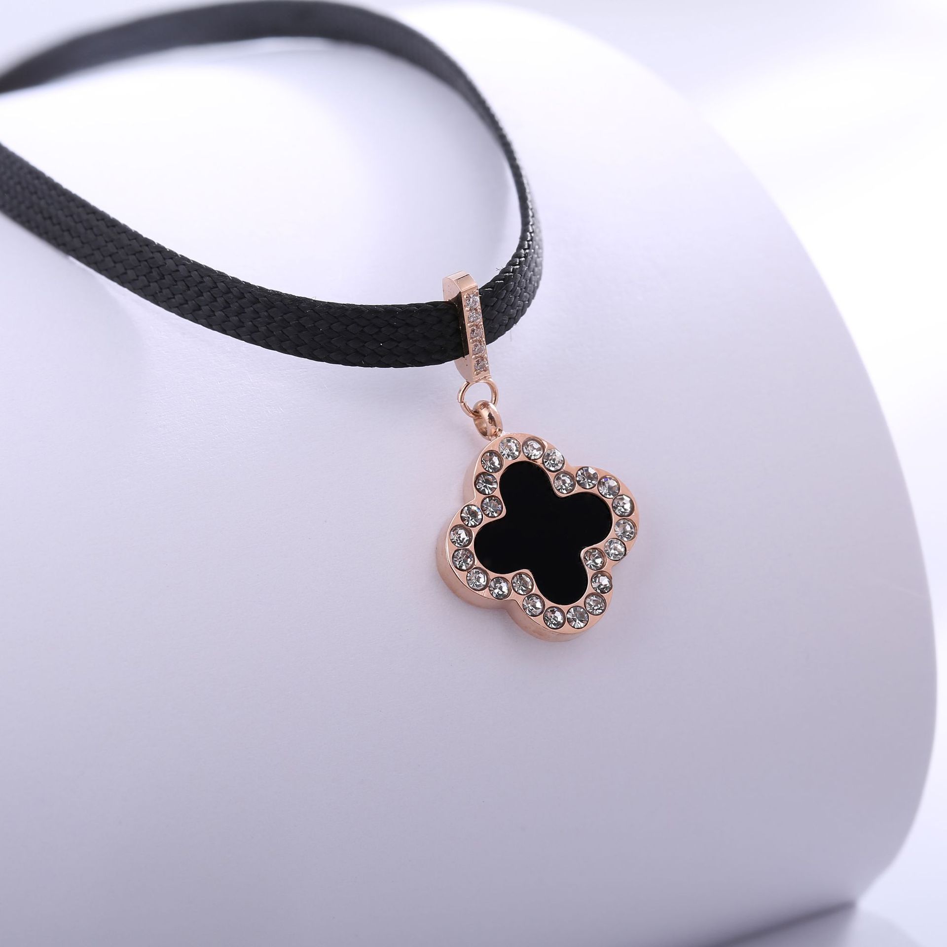 黑皮绳项链锁骨链钥匙个性款四叶草满钻首饰幸运草项链批发