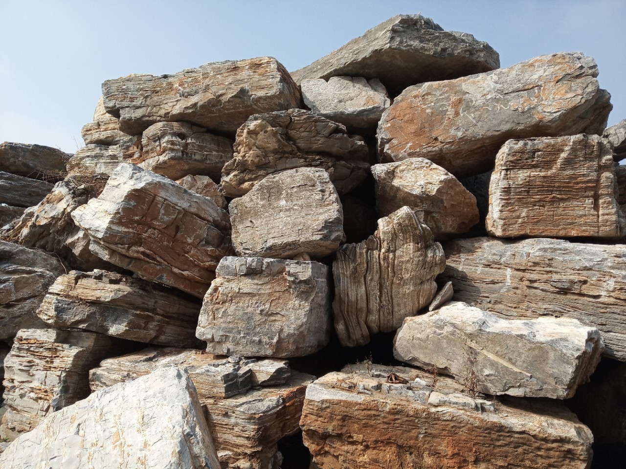 1810灰色大块千层石房山石