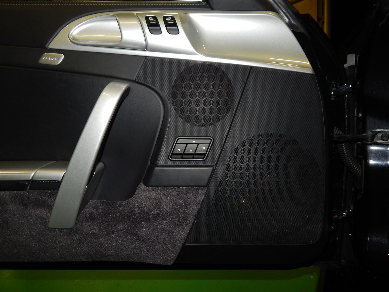 《汽车音响升级实例》保时捷911的音响升级