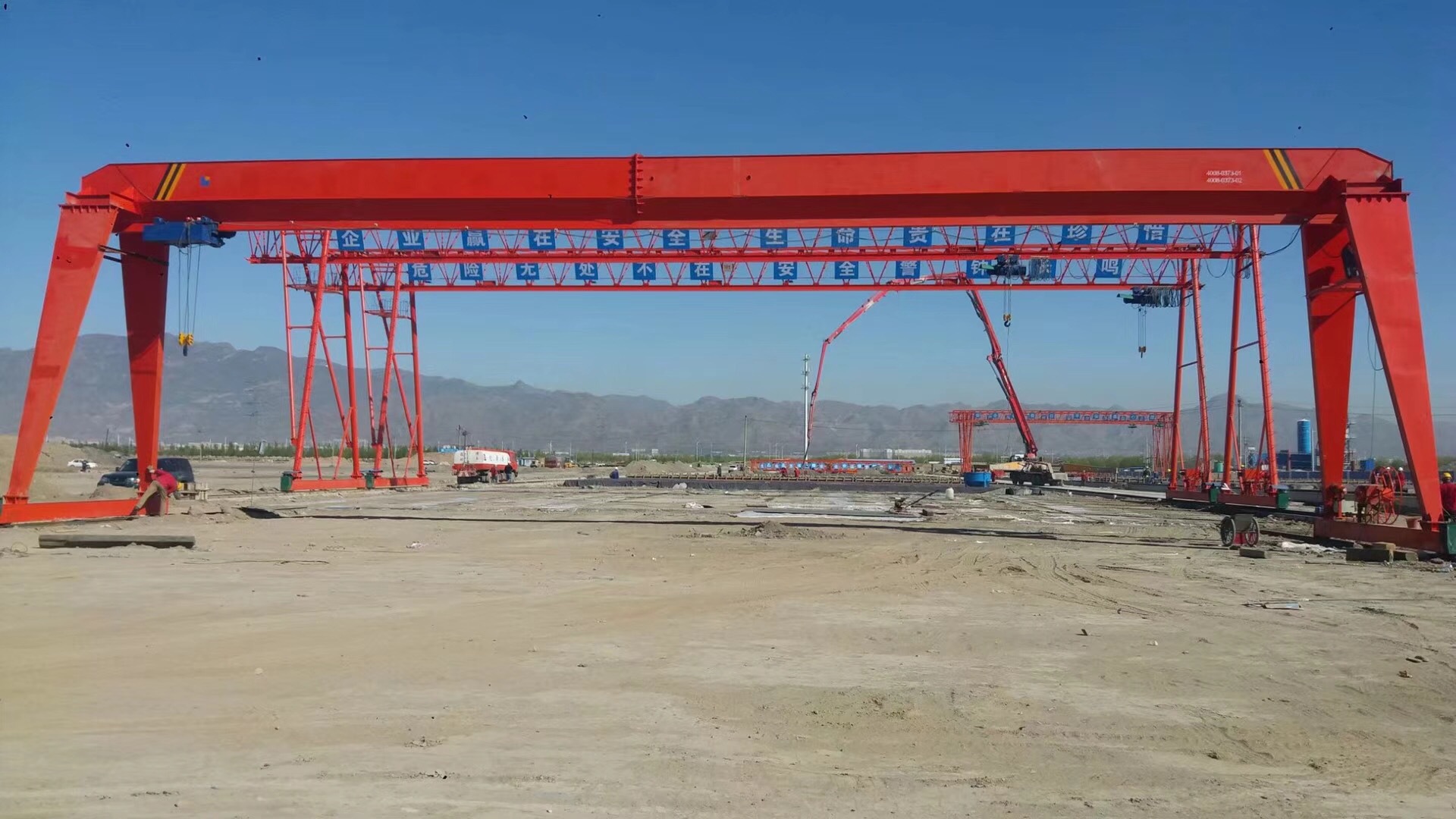 全包箱龙门 新东方韩起起重机 门式起重机 东方路桥 门吊