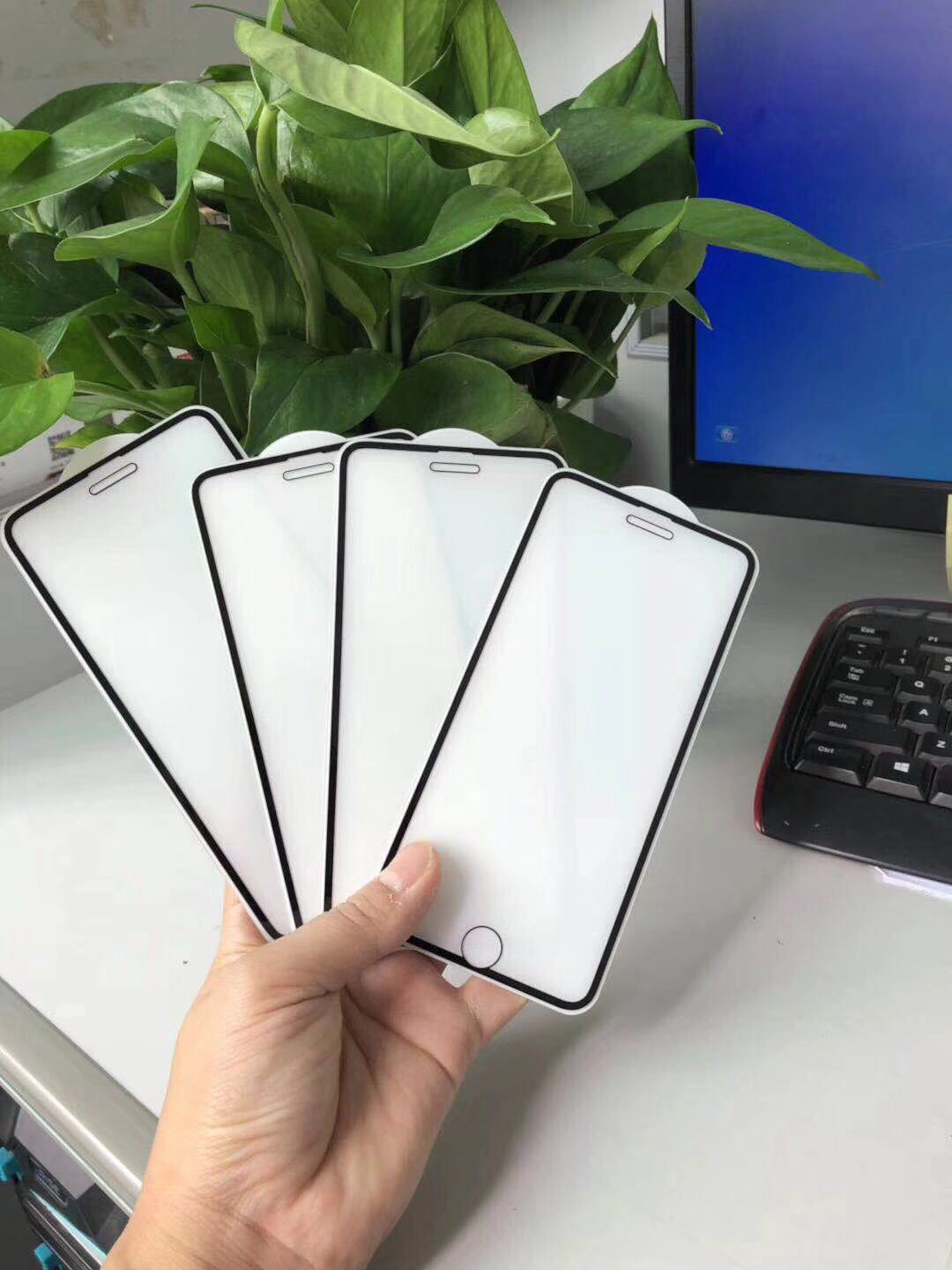 iphone678通用膜大视窗膜小孔防尘钢化膜苹果6p7p8p苹果x大视窗膜