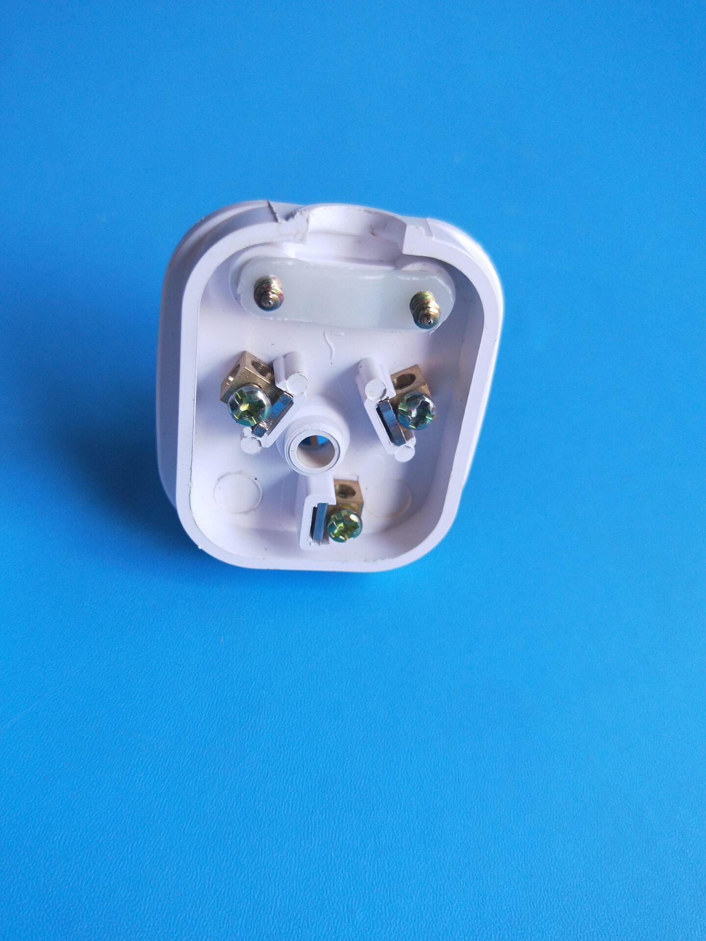 供应三极三脚插头接线插头转动插头工业插头转动10a三插头