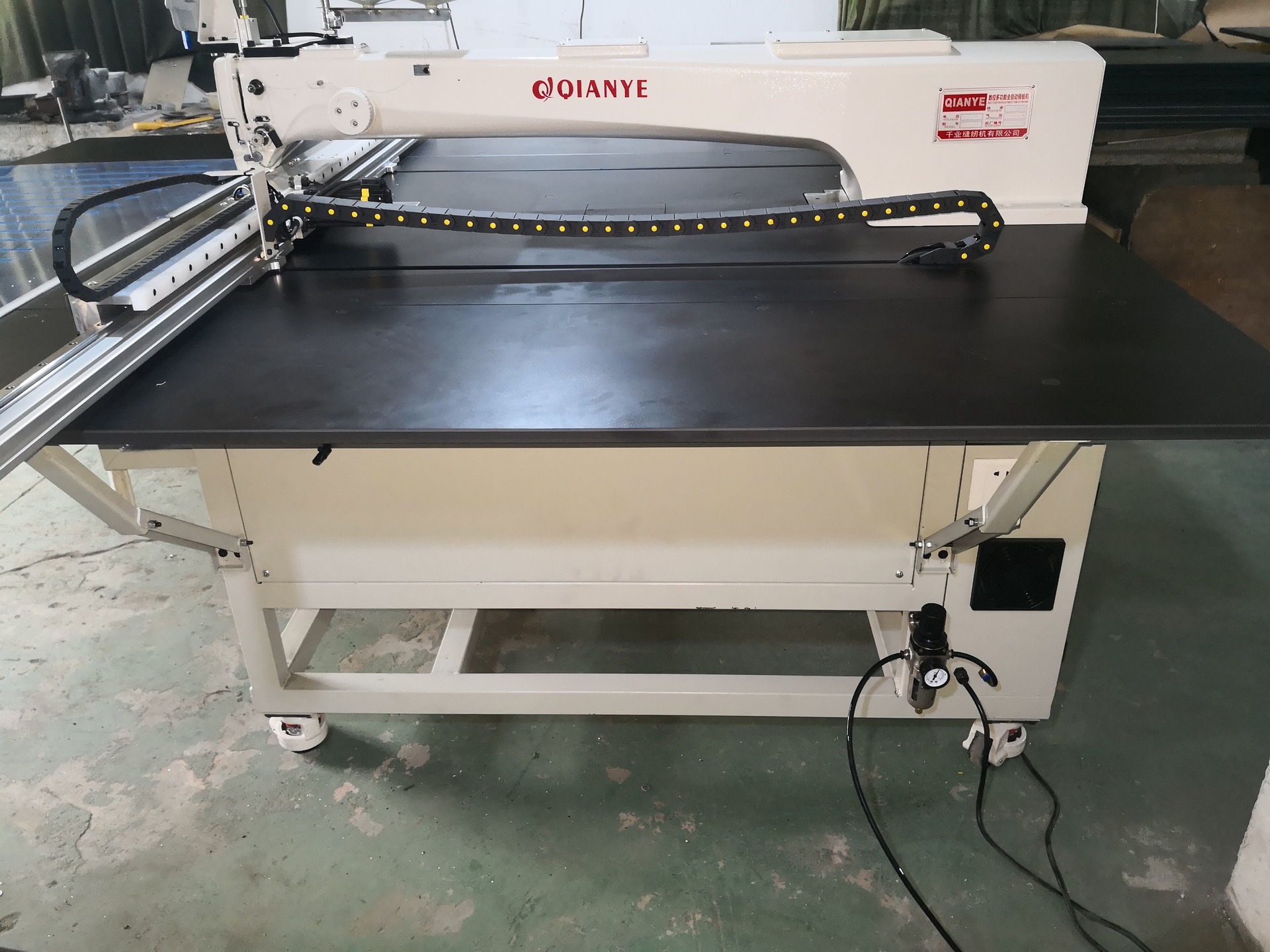 电脑模板机 服装模版机 长臂汽车脚垫花样机 羽绒服模版机