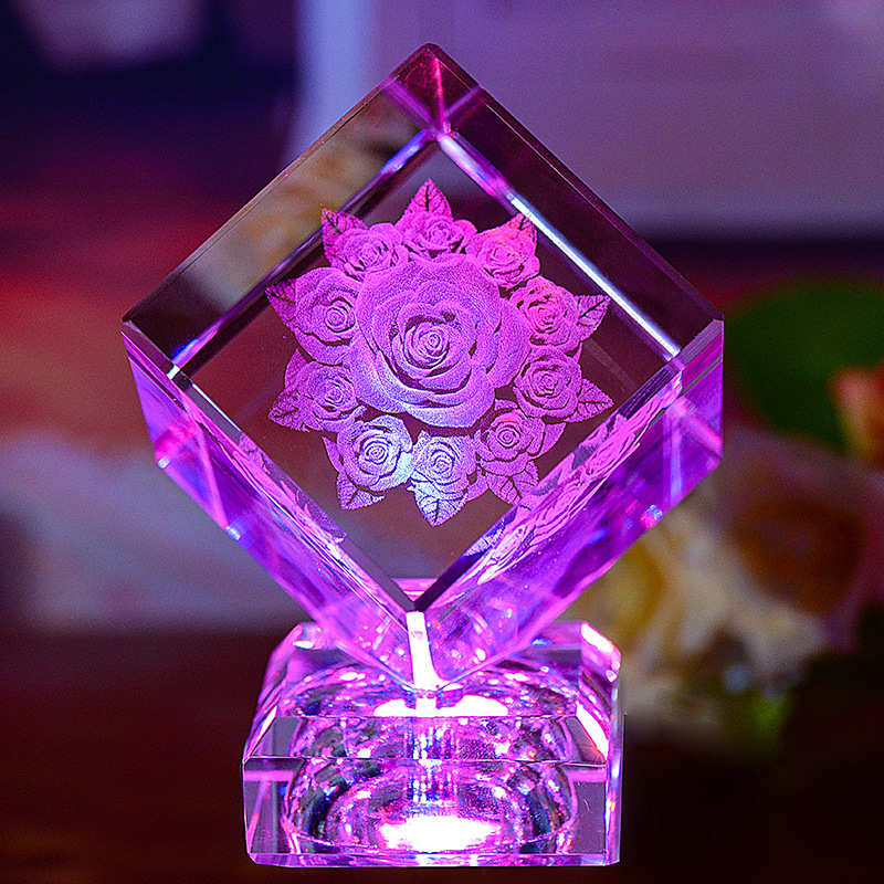 水晶工艺品 水晶生日礼物 定制彩印水晶内雕方体玫瑰花摆件