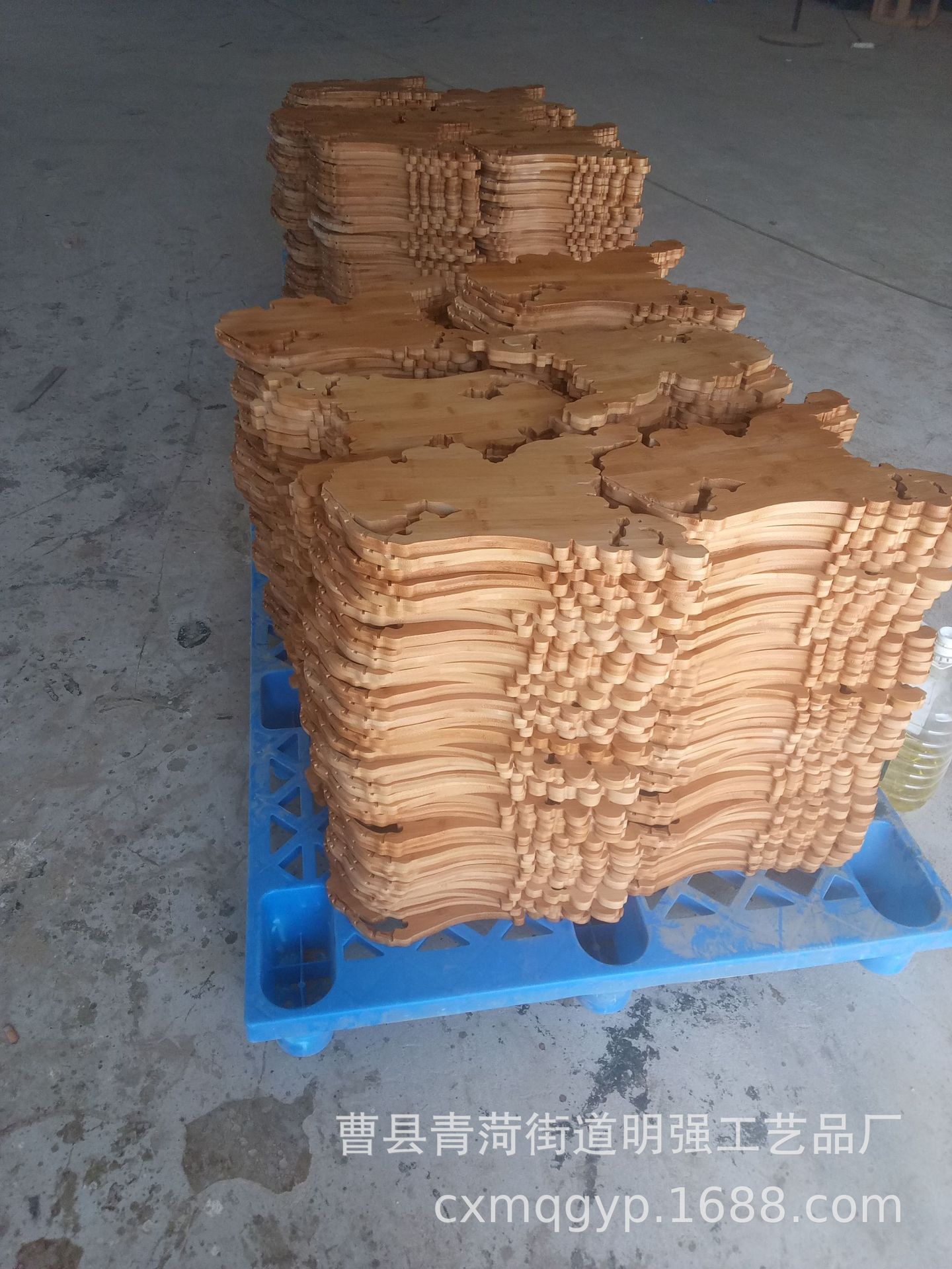 主要产品:木质菜板,披萨板,砧板,木质托盘,木质酒杯托,纸巾盒,茶叶盒