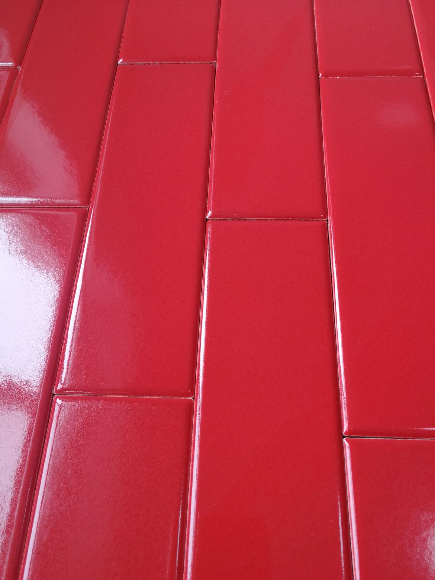 中国红墙砖 大红色釉面砖 红色背景墙瓷砖 淄博厂家批发