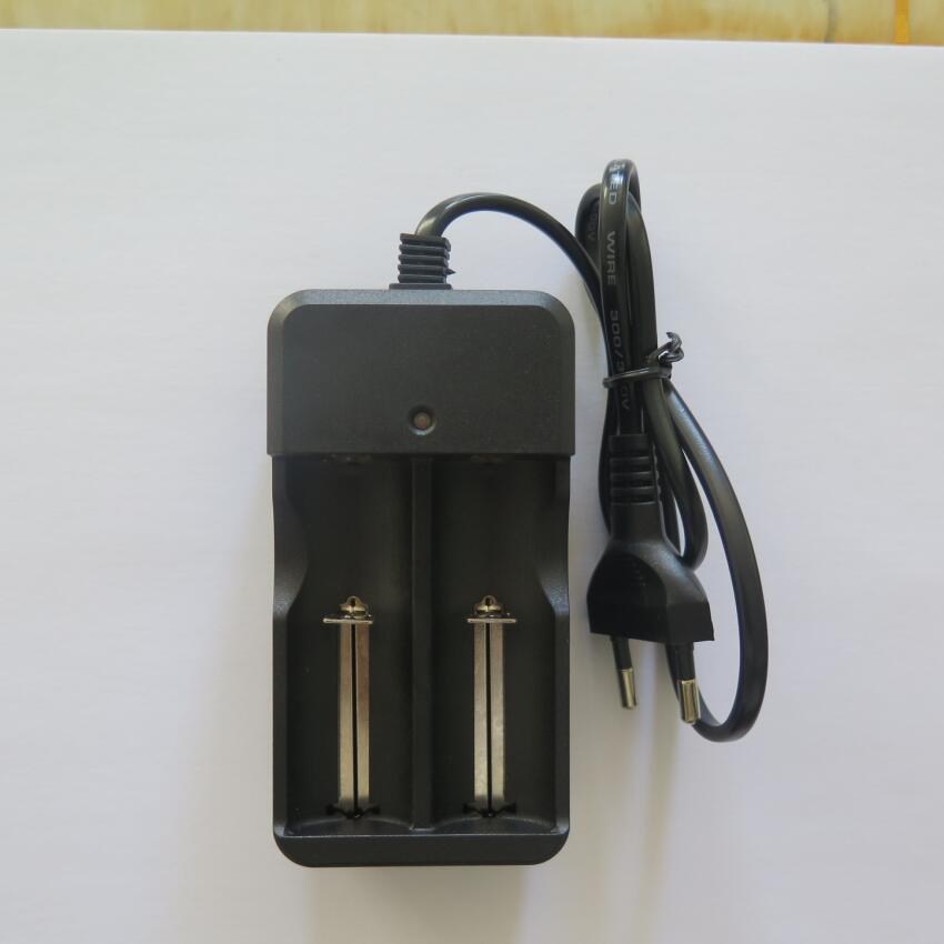 强光手电筒双槽双座16340 14500 26650 18650锂电池万能充电器