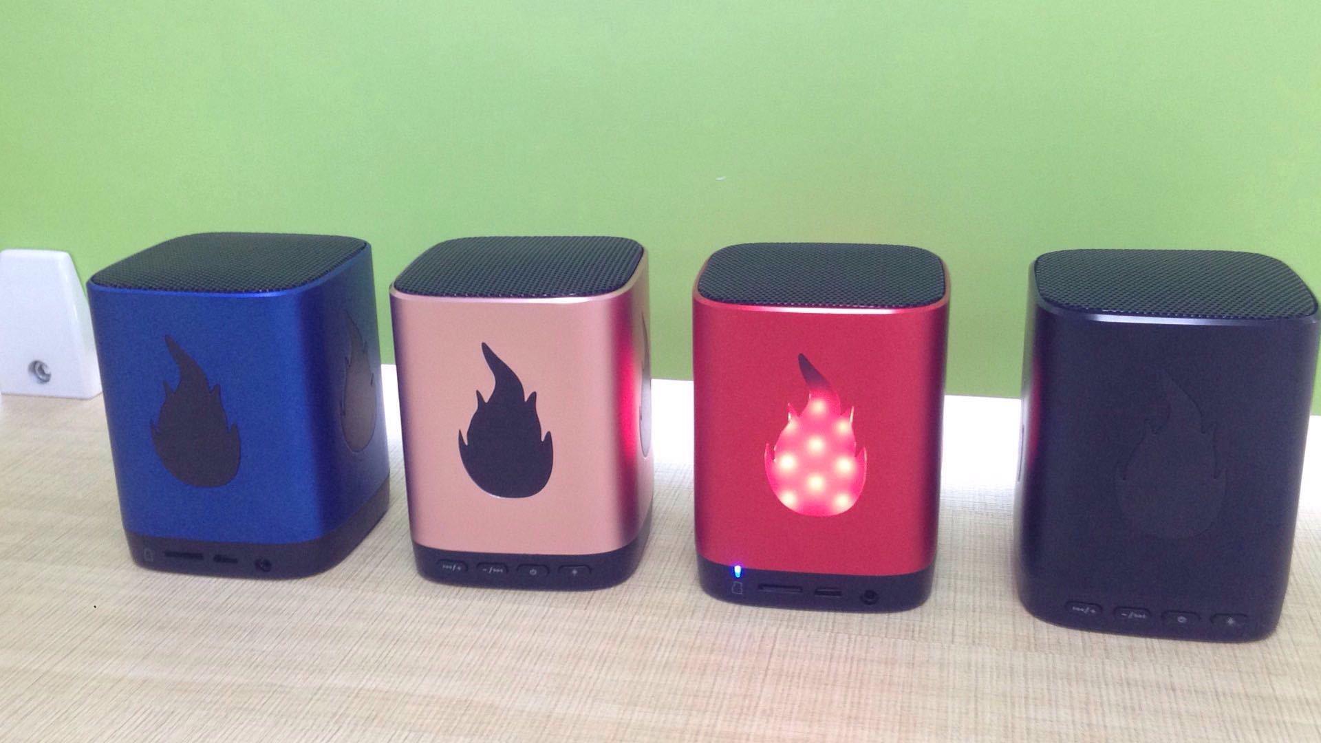 最新亚马逊爆款动态火焰led蓝牙音箱高品质环绕立体声便携音响