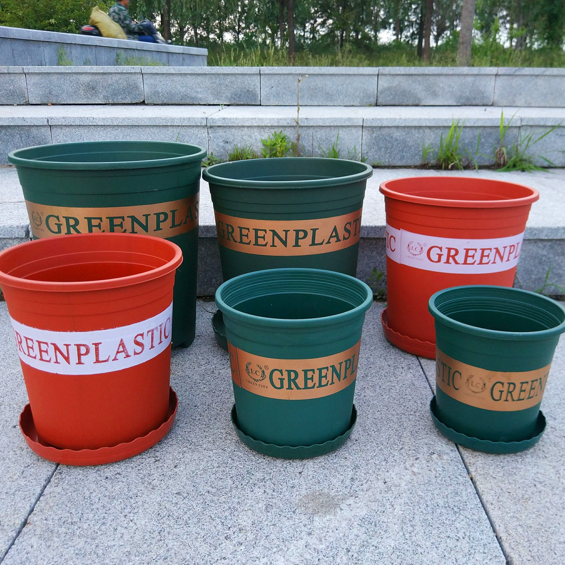 绿城加仑花盆生产厂家批发塑料树脂圆形花卉盆栽环保阳台室内树脂