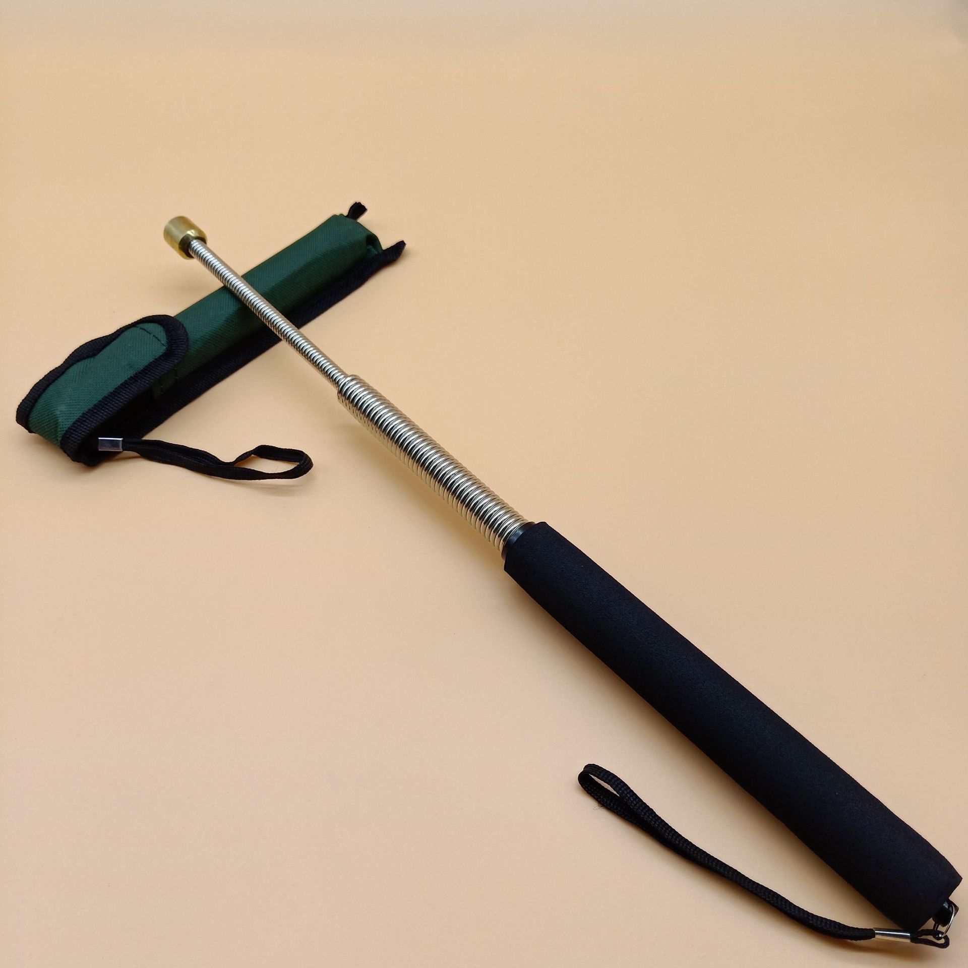 新款海绵把防身器材弹簧甩鞭白三节银鞭伸缩棍可挂式甩棍批发厂