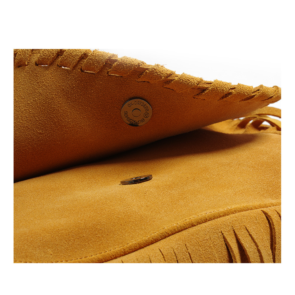 绒面革suede leather and velour leather是表面磨制成细绒状的皮革的