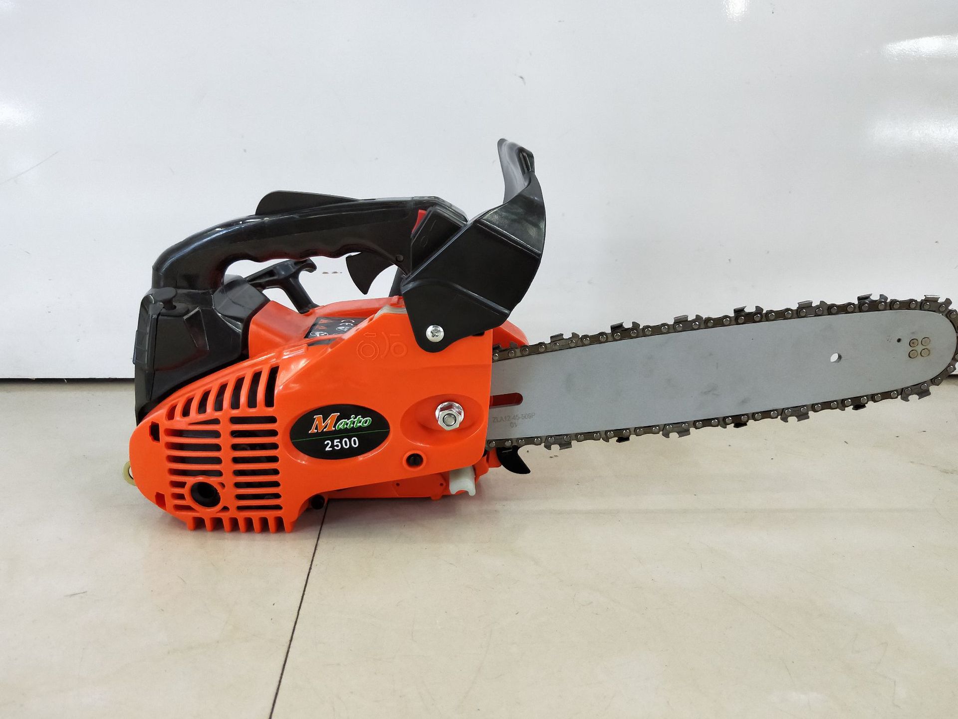 新款汽油锯2500易启动优质伐木锯含锯条园林工具油锯厂家直销