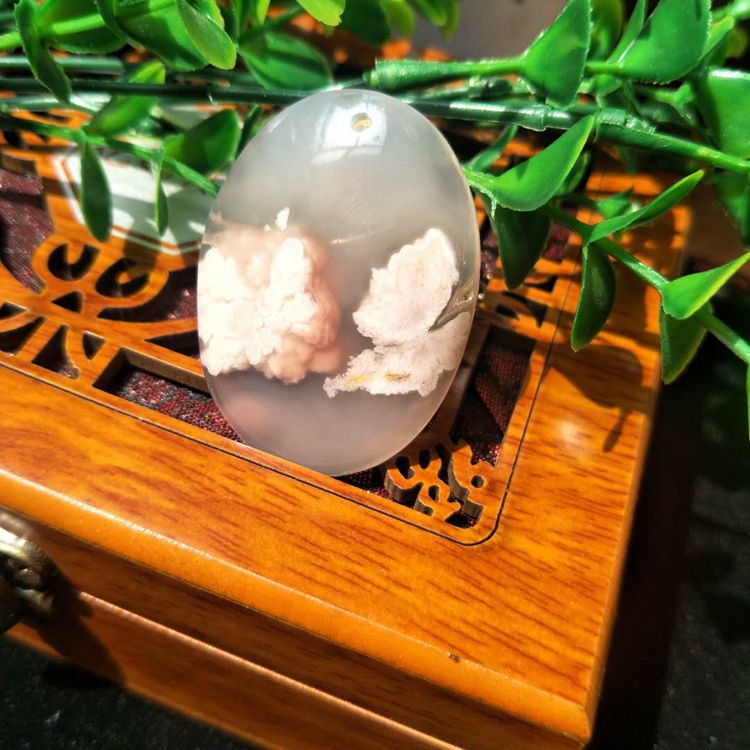 厂家批发正品玉髓玛瑙吊坠 天然樱花玉髓挂件 樱花玉毛衣链