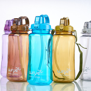 批发户外弹跳太空杯水杯2000ml 大容量运动水壶 肩带吸管环保杯