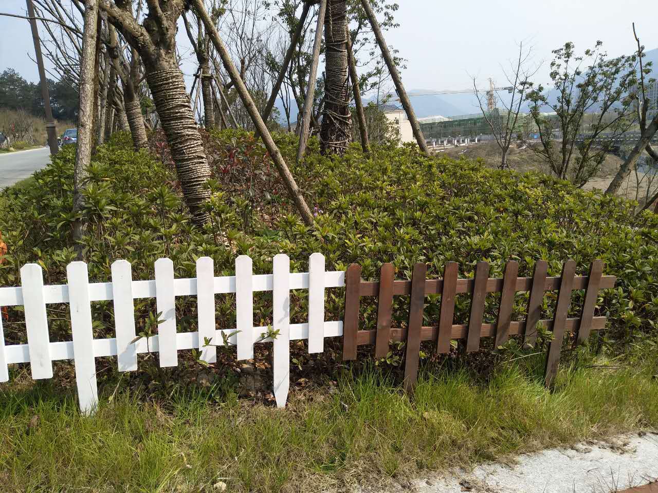户外栅栏 草坪护栏实木篱笆 碳化防腐木篱笆庭院花园公园木围栏