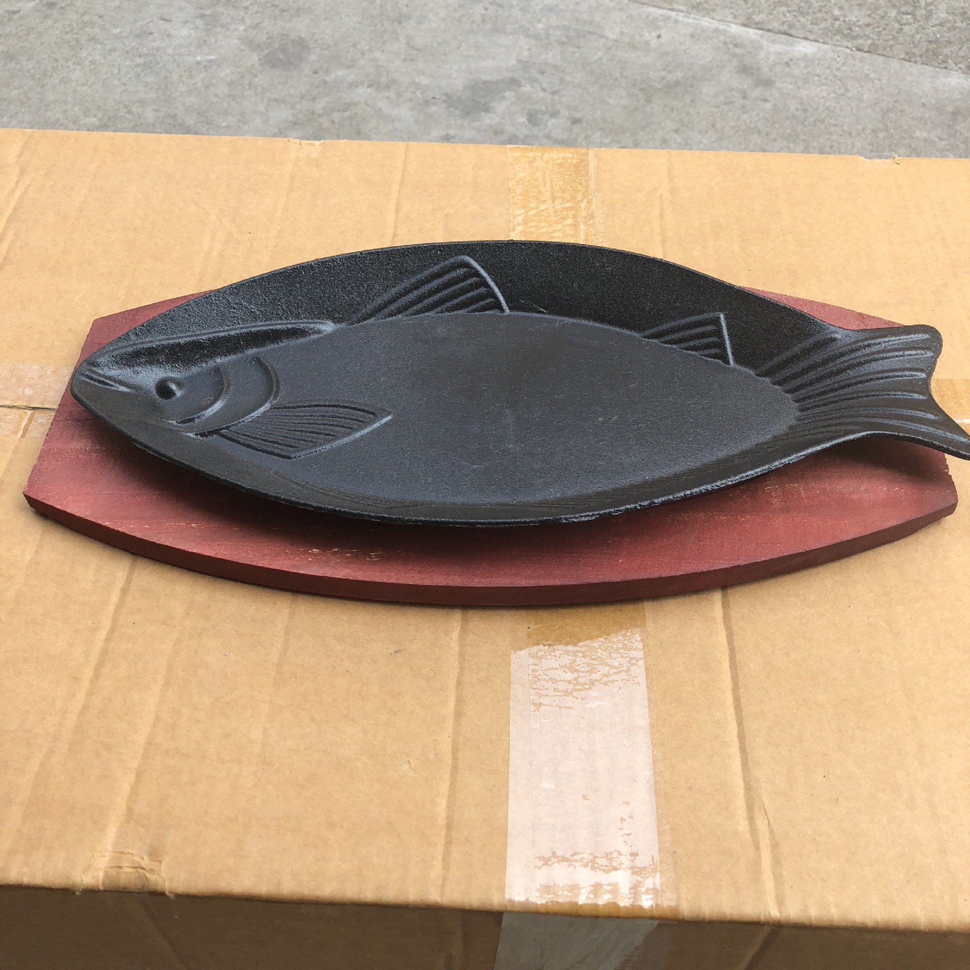 厂家直销 顶力牛排铁板 鱼形铁板烧烤盘 珍珠鱼盘 铁板烧