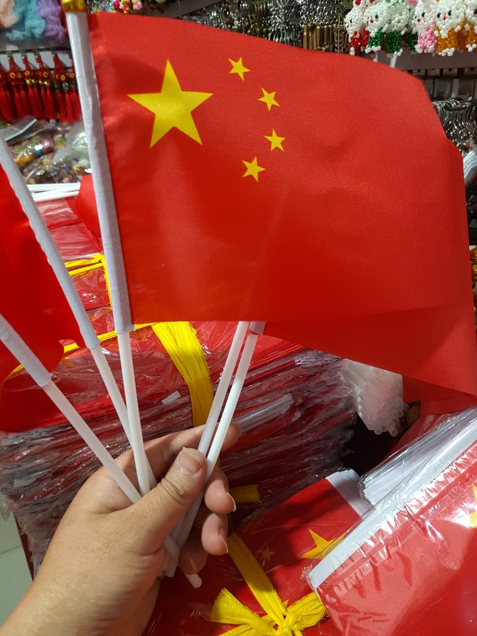 中国国旗_国庆节五星红旗14x21手摇旗中国国旗批发江湖地摊热卖运动会